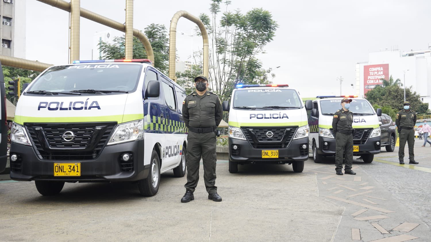 Alcaldía de Cali entregó tres camionetas a Policía Metropolitana