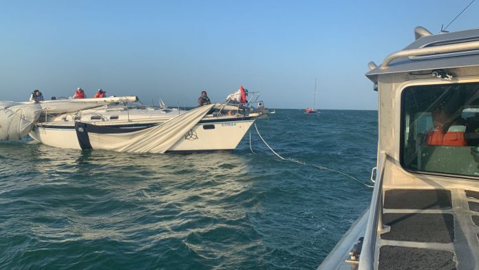 Armada rescata a surfista y atiende emergencia de embarcación en Cartagena