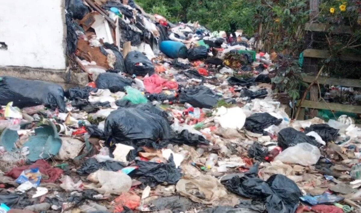 Botadero de Capurganá se convirtió en un mar de basura que amenaza con ahogar la población chocoana | Colombia | NoticiasCaracol