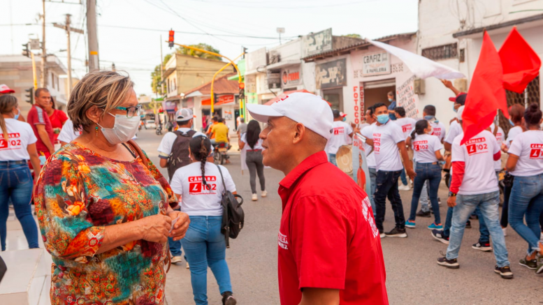 Cereteanos escuchan propuestas de Walter Gómez Cámara L -102