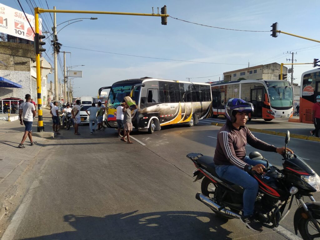 Conductores de busetas en Cartagena  lograron que es distrito los escuchara y planean solución definitiva