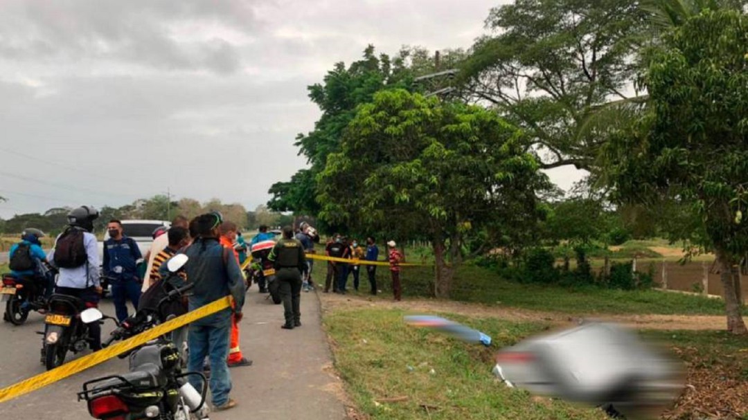 Falleció motociclista al chocar contra una tractomula en Bayunca