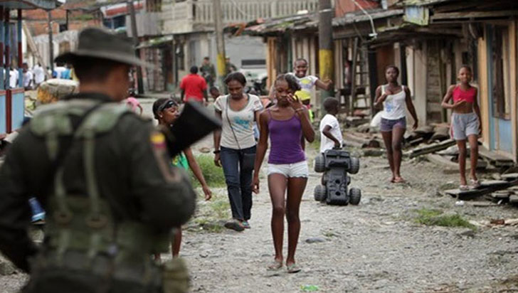 Familias desplazadas llegan a Cali desde Buenaventura por enfrentamientos entre grupos armados