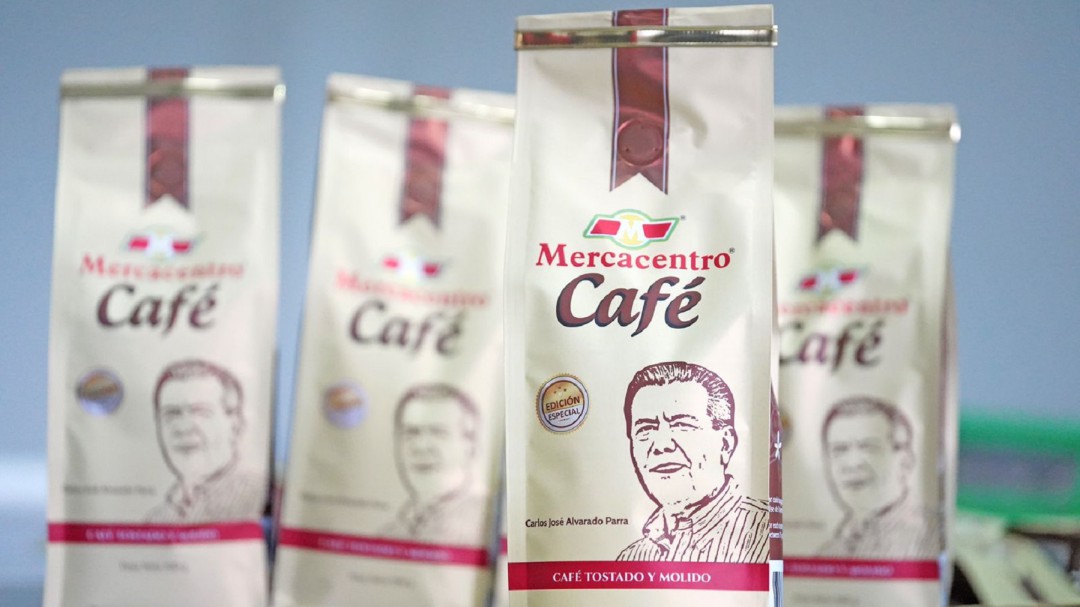 Lanzan edición especial de café en homenaje a Carlos Alvarado