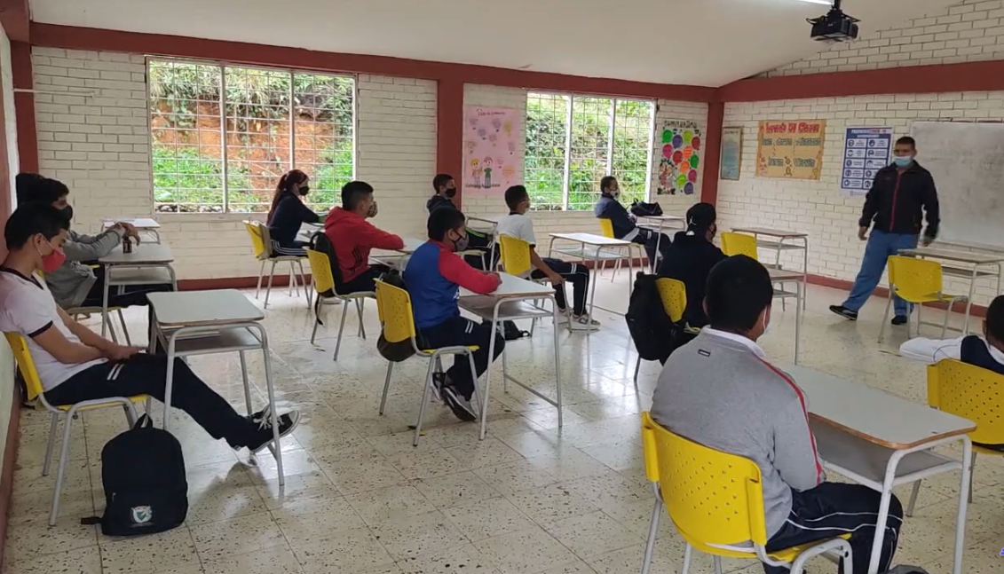 Más de 6000 estudiantes regresan a presencia en el Valle del Cauca