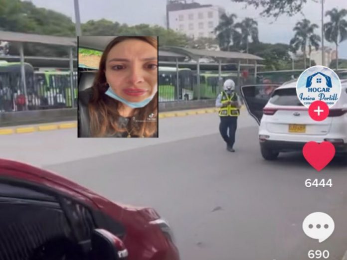 agente caso de abuelo enfermo en un coche