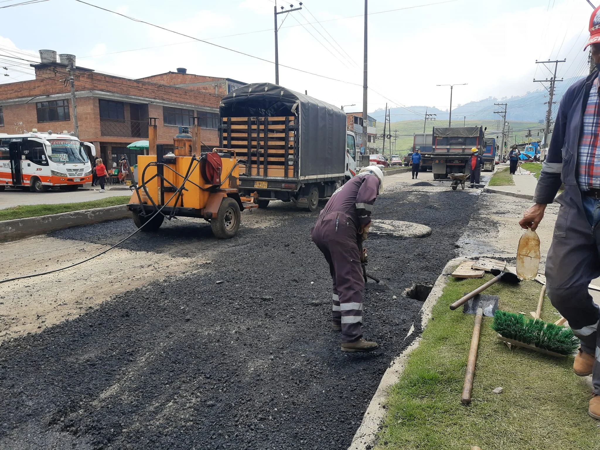 Secretaría de Obras Públicas de Facatativá, reactivó labores de pavimentación