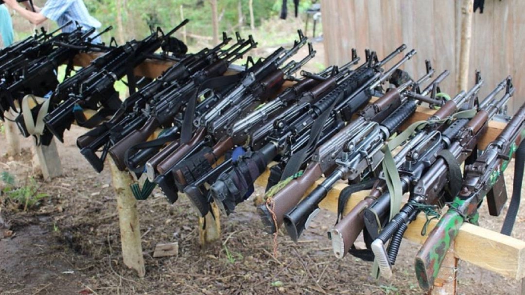 Suspenden 4 funcionarios por pérdida de 22 fusiles de la policía en Sucre