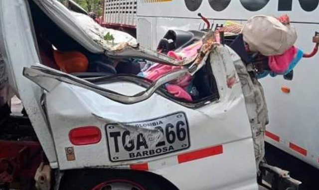 Un accidente en la vía a la Costa dejó 2 personas muertas