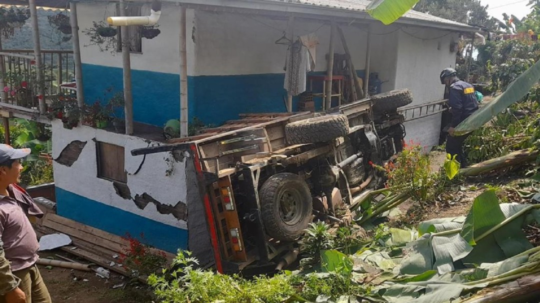 Vehículo chocó fuertemente contra una casa en Anserma, Caldas