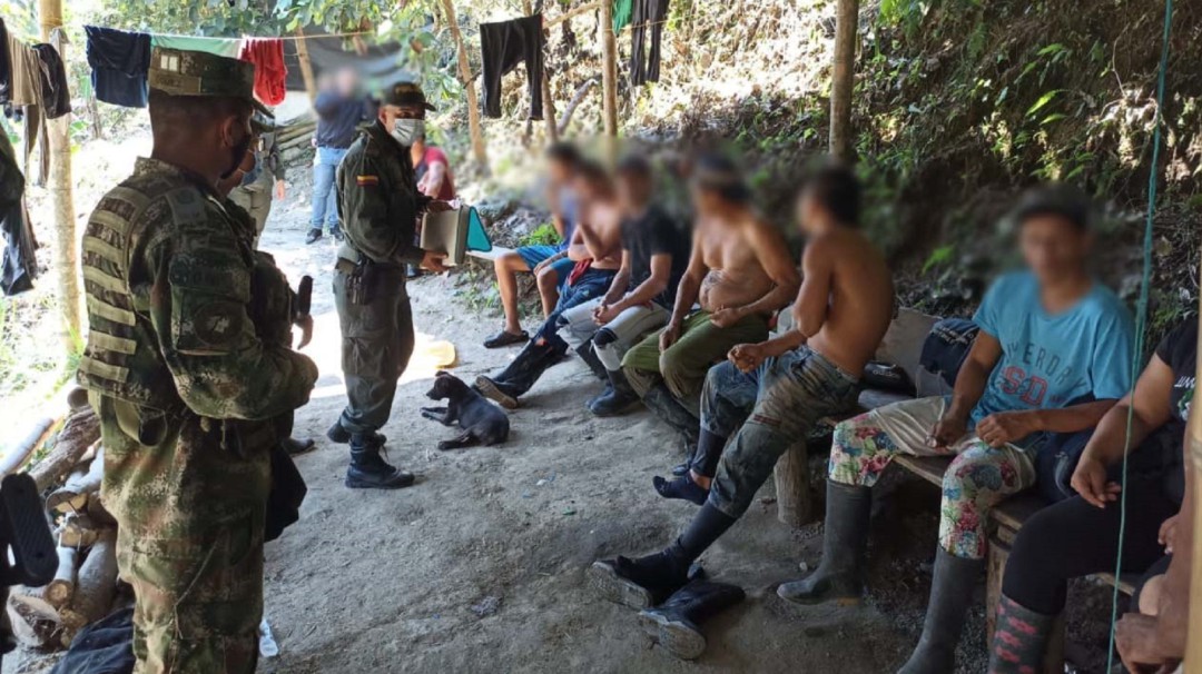 11 personas capturadas ejerciendo minería ilegal en una vereda de Anserma