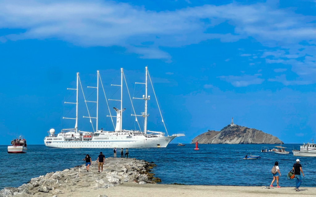 200 pasajeros a bordo de los cruceros Windstar y Windsurf visitan el Camellón de la Bahía