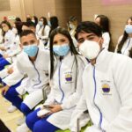 49 estudiantes de odontología de la Unimagdalena que iniciarán prácticas recibieron sus batas