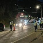 Agentes de tránsito agredidos a pedradas en el Km18
