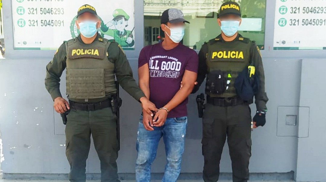 Capturadas seis personas en la calle violando la detención domiciliaria