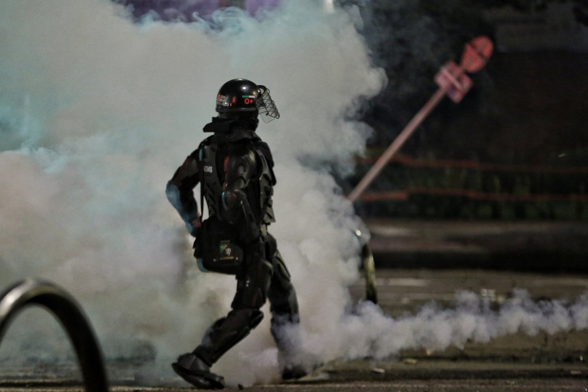 Citan a patrullero por muerte de joven durante protestas en Suba