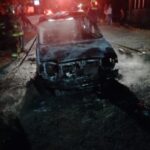 Delincuencia quema un taxi en el Barrio Cerro Pico