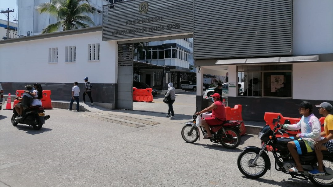 Destituyen e inhabilitan 4 policías por la pérdida de 22 fusiles en Sucre