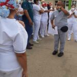 Empleados del hospital de Sahagún protestan: hace seis meses no les pagan sueldos