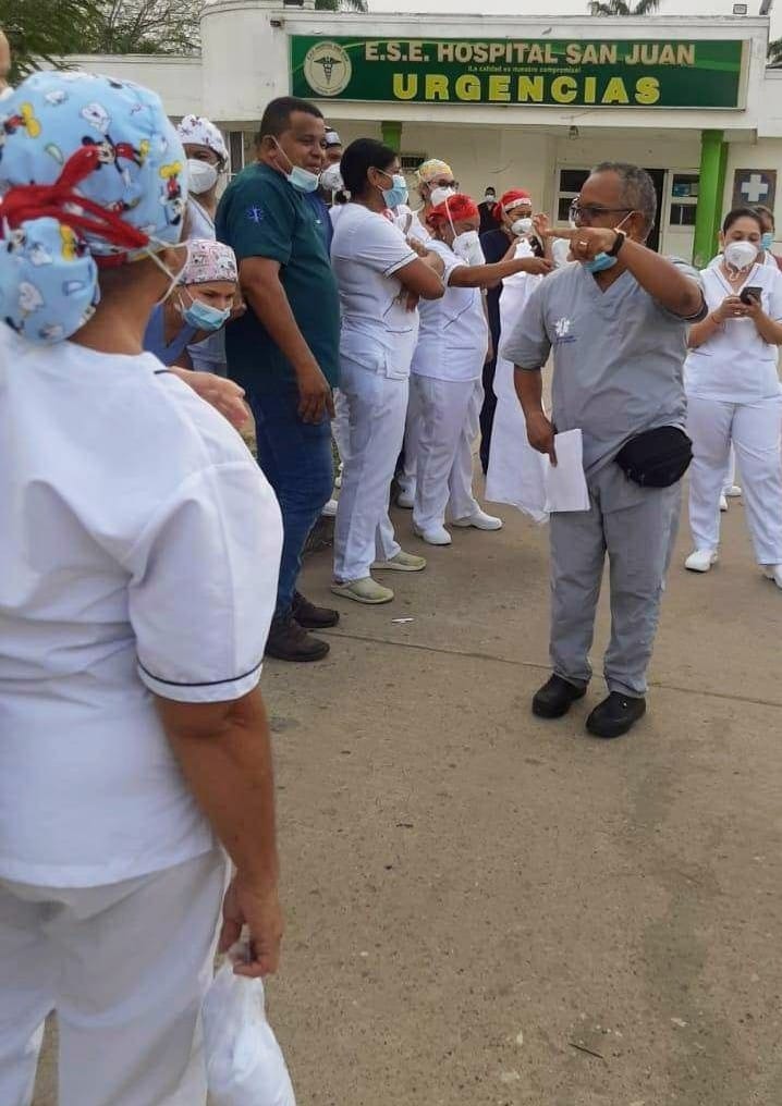 Empleados del hospital de Sahagún protestan: hace seis meses no les pagan sueldos