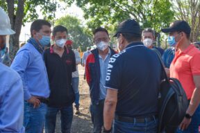 Fabricantes de la maquinaria SANY, revisan estado de los equipos que se encuentran en el taller de obras de Yopal