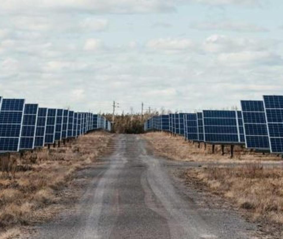 Gobierno inspecciona desarrollo de la granja solar Helios I