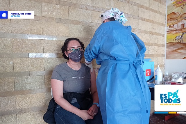 Hoy, vacunación COVID-19 en los centros comerciales Calima y San Sur