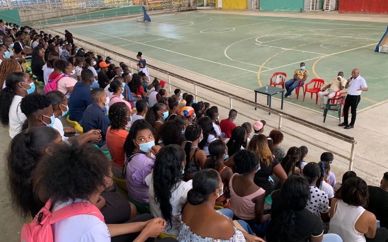 Jóvenes del municipio de Istmina, capital de la Provincia del San Juan, se preparan para ingresar a la UTCH.