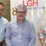 René Varón, jefe de prensa de Positiva; Francisco Salazar Gómez, presidente de Positiva y Ana María Uribe, directora de la sucursal La Guajira.