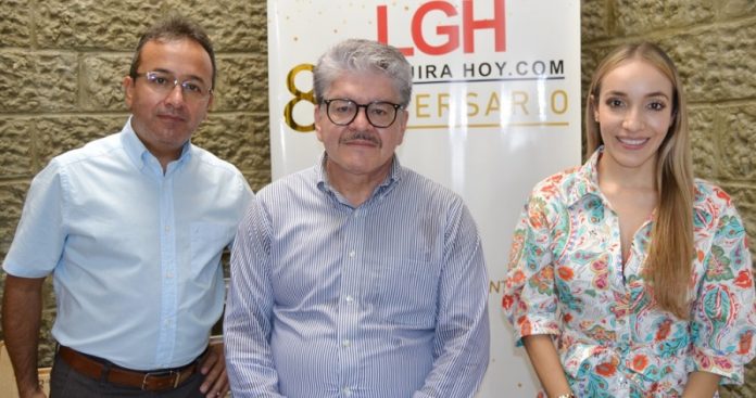 René Varón, jefe de prensa de Positiva; Francisco Salazar Gómez, presidente de Positiva y Ana María Uribe, directora de la sucursal La Guajira.
