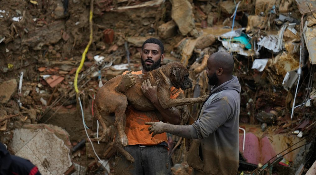 Tragedia en Brasil deja más de 100 muertos por numerosos deslizamientos