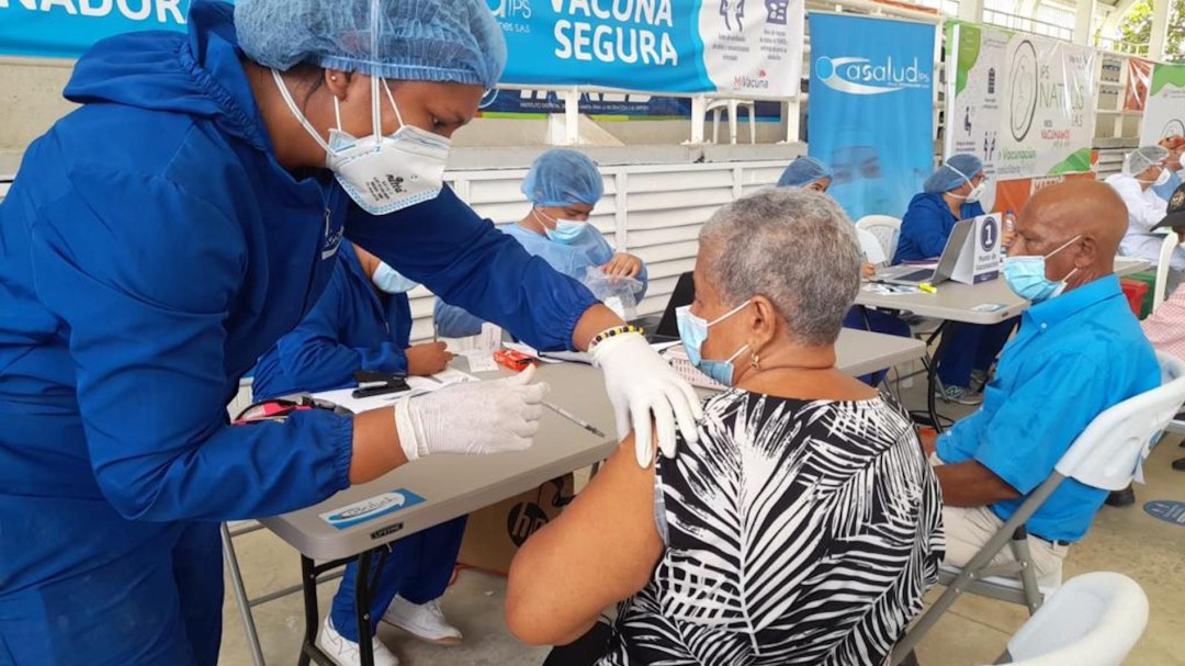 Vacunación COVID-19 en Santa Marta cumplió un año