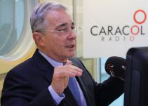 "Pedimos que empresarios entreguen bonos a colombianos": Álvaro Uribe