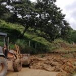 Autoridades atienden deslizamiento de tierra en barrio de Génova