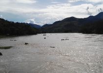 Buscan desesperadamente a un hombre que cayó al río Suárez en Boyacá