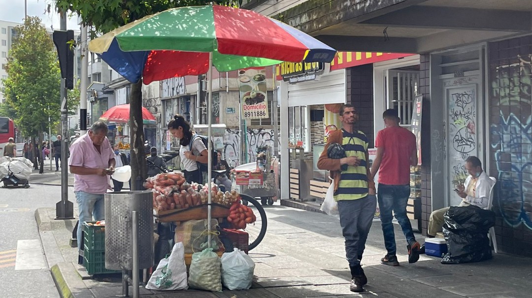 Comerciantes de Plaza 51 preocupados por llegada de vendedores ambulantes