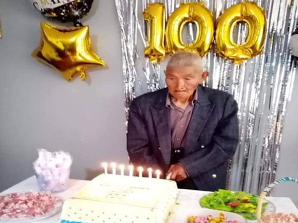 don Israel y sus 100 años de edad