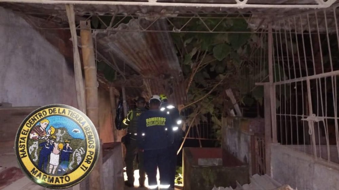 Dos personas salieron ilesas después de que colapsara una casa en Marmato