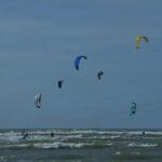 El show de las cometas en la playa.