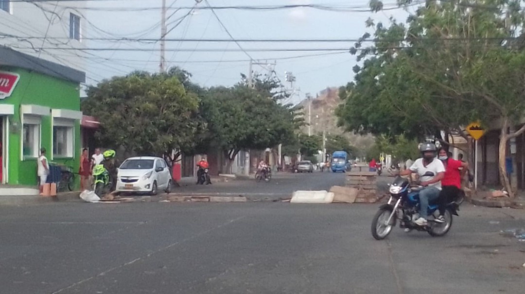 En Santa Marta bloquean vías por desabastecimiento de agua