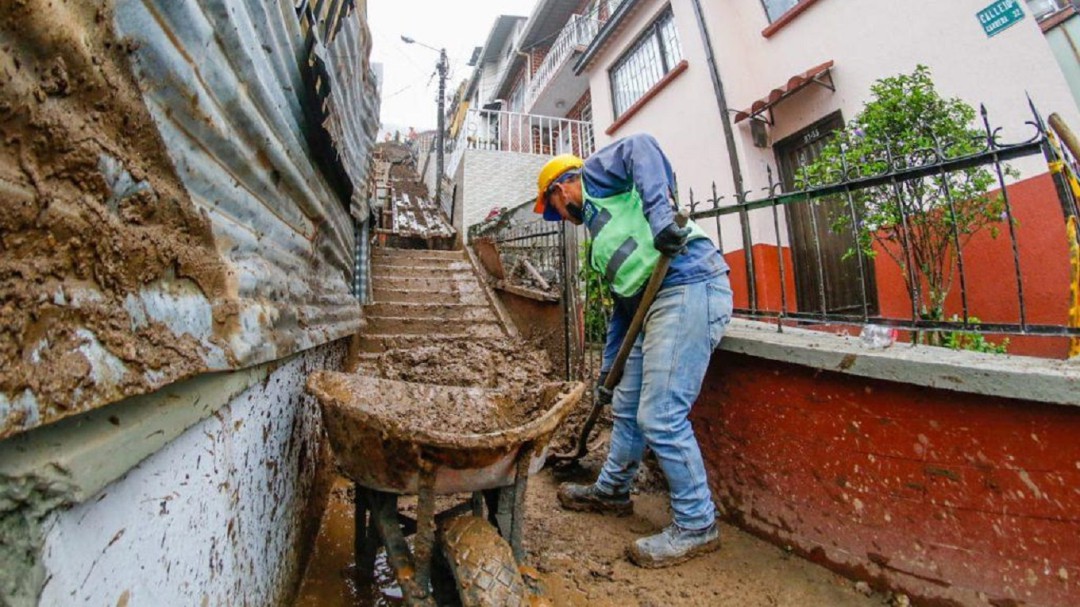 En el derrumbe del barrio Centenario aún se hace remoción de tierra
