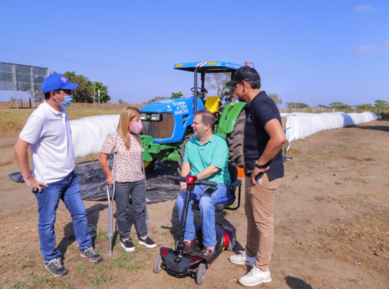 Entregan silo para que 2 mil pequeños ganaderos alimenten a sus animales durante la sequía