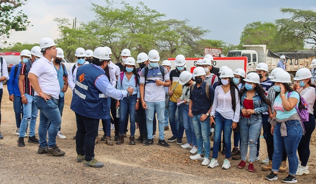 Estudiantes de Unimagdalena  visitaron obras de pavimentación en  la vía Plato – Tenerife