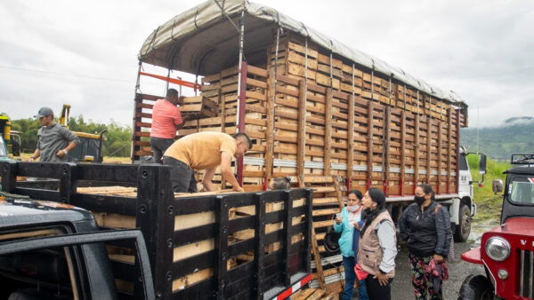 Gobernación de Risaralda fortaleció procesos de producción avícola en Dosquebradas