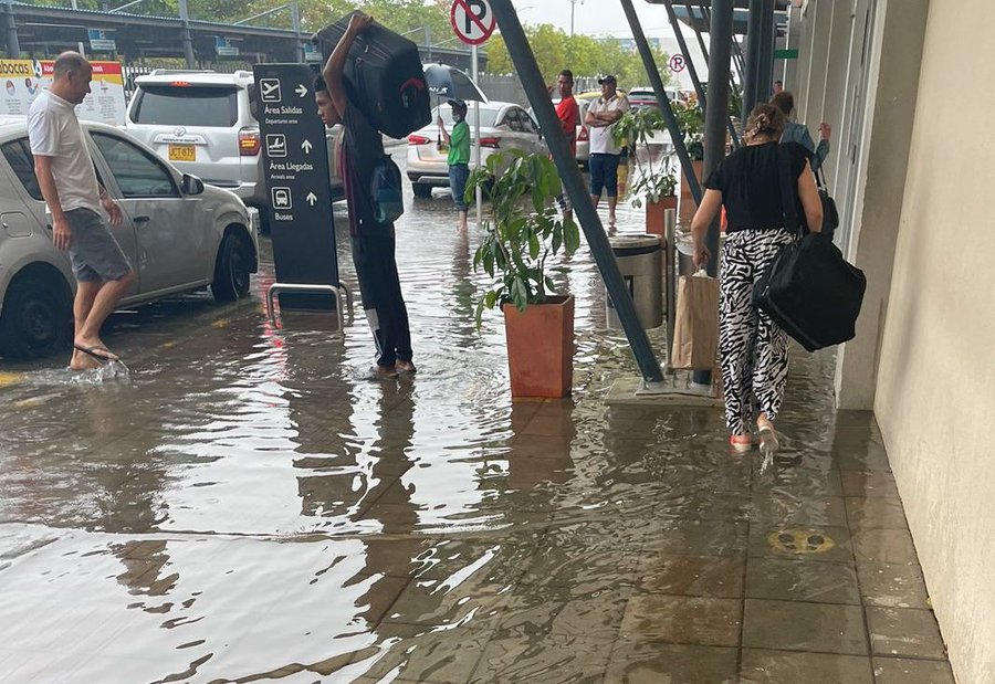 Instan a la Aerocivil investigación, sanciones y obras que corrijan inundaciones en aeropuerto Los Garzones