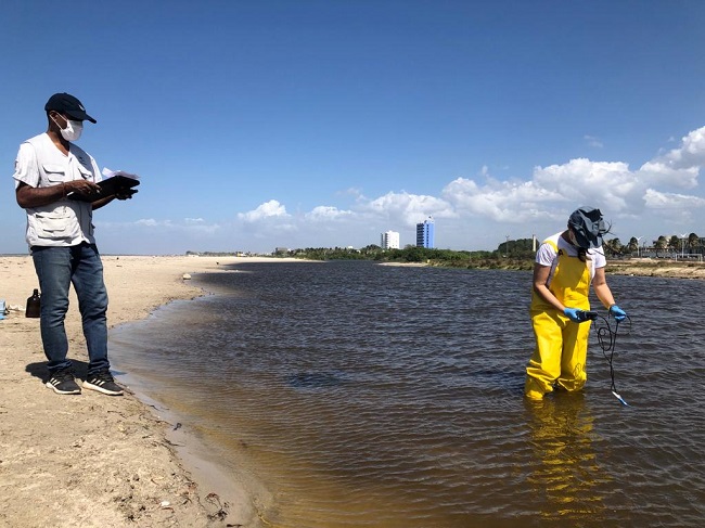 Investigan aparición de peces muertos en la desembocadura del río Ranchería, La Guajira