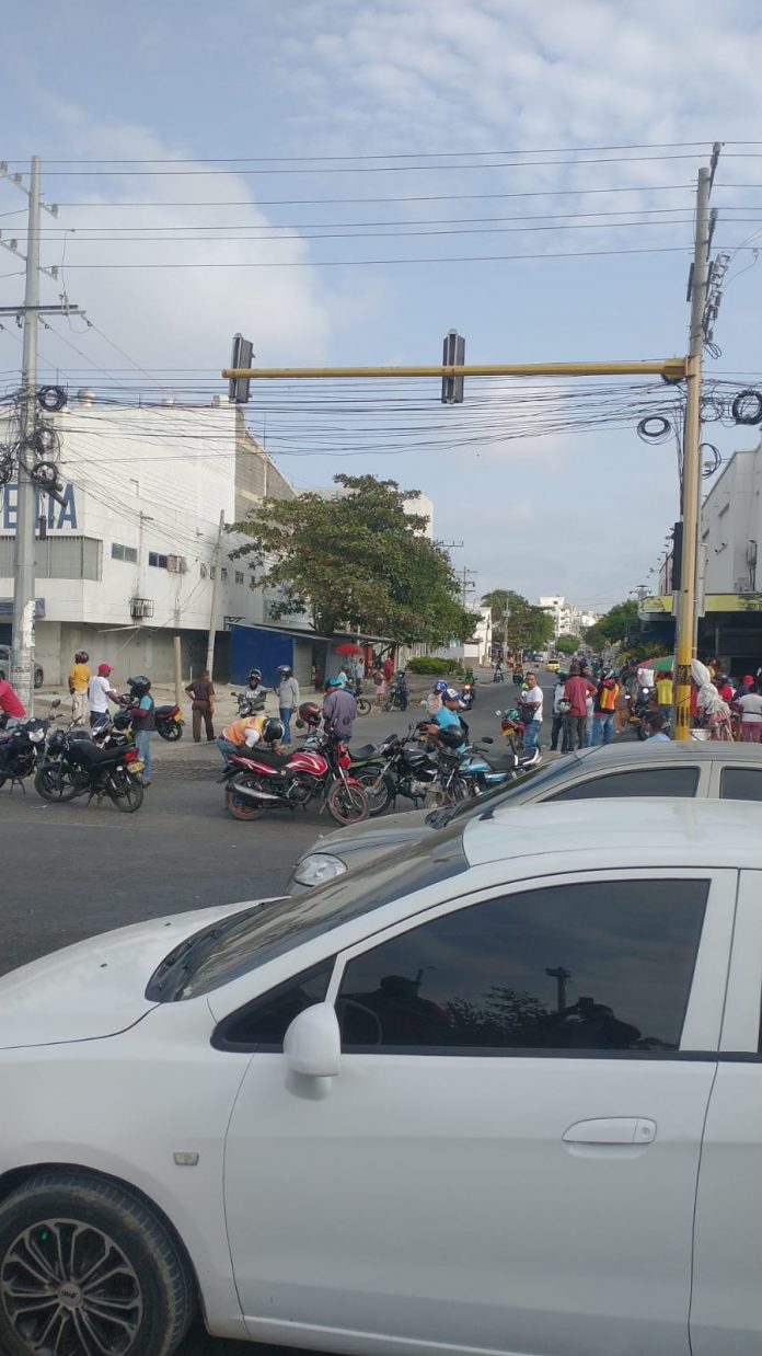 Mototaxistas anuncian segundo día de protestas en Cartagena