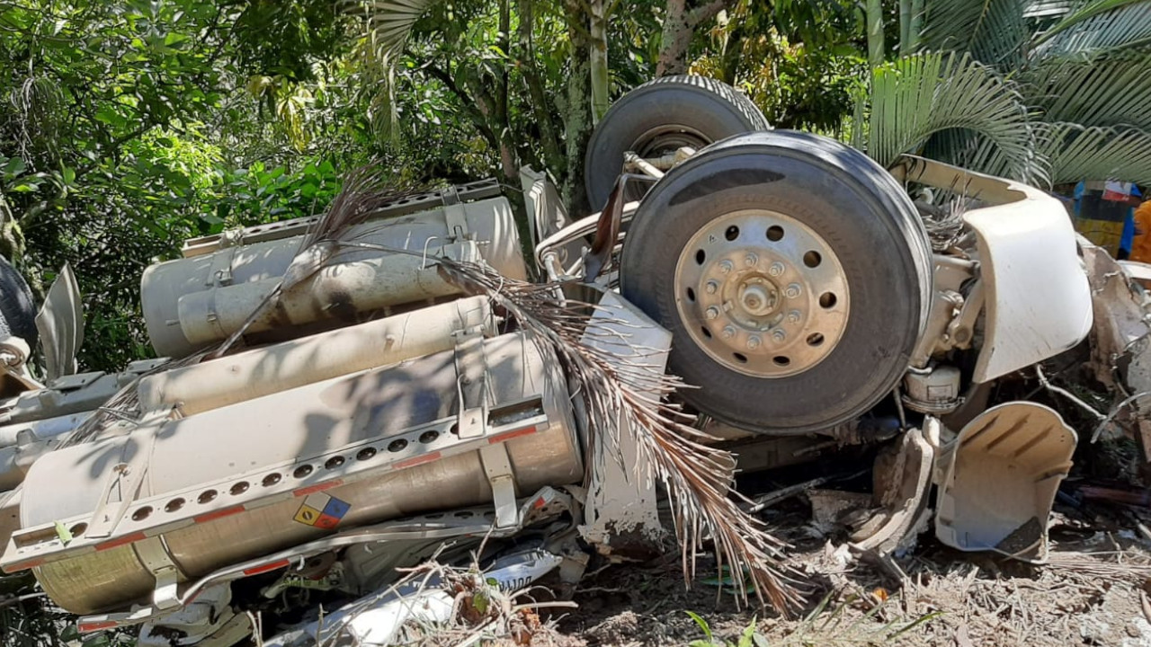 Murió el conductor de un tractocamión que tenía la ruta Medellín – Chocó