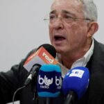 Una jueza definirá el 27 de abril si precluye o no la investigación contra Uribe