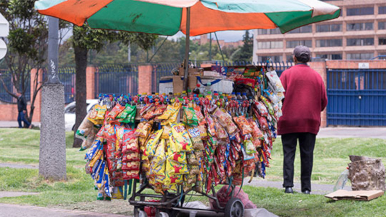 Vendedora informal debe más de $ 20 millones en multas por trabajar en la calle